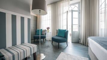 Suíte estúdio luxo, sacada, vista para a cidade | Wi-Fi de cortesia