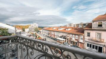 Deluxe Studio Suite, Balcony, City View | Free WiFi