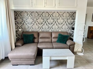 Living area - B Room with shared bathroom; Sweet Home Fleming (Roma)