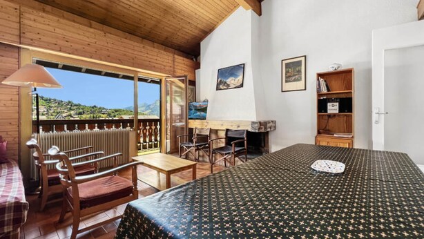 Dining - Apartment in Le Solaret Near Ski Slope (Araches-la-Frasse)