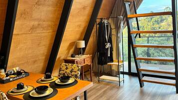 Comfort chalet, uitzicht op bergen | Dineerruimte