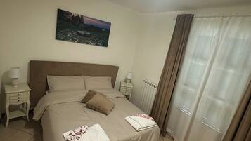 2 chambres, fer et planche à repasser, Wi-Fi gratuit, draps fournis