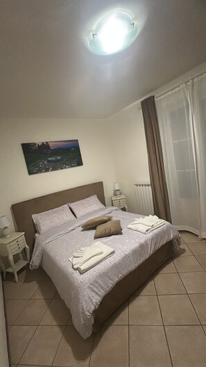 Iron/ironing board, free WiFi, bed sheets