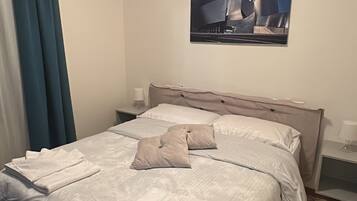 Iron/ironing board, free WiFi, bed sheets