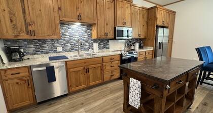 Private Woodland Greers Ferry Cottage w/ Fire Pit