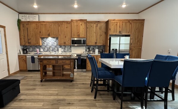 Microwave, oven, stovetop, dishwasher - Private Woodland Greers Ferry Cottage w/ Fire Pit (Edgemont)