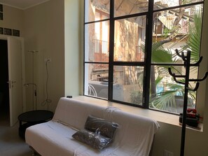 TV - INDUSTRIAL LOFT CON ANGOLO COTTURA E BAGNO PRIVATO (Catania)