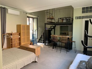 1 bedroom, iron/ironing board, free WiFi, bed sheets - INDUSTRIAL LOFT CON ANGOLO COTTURA E BAGNO PRIVATO (Catania)