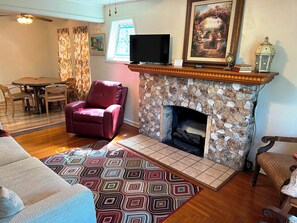 Smart-TV, Kamin, Stereoanlage