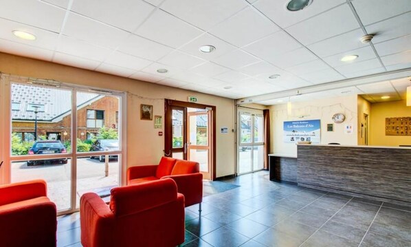 Lobby - 2-room Duplex Apartment for 6 People With Balcony (Les Deserts)