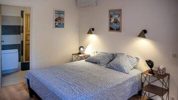 Bàn ủi/dụng cụ ủi quần áo