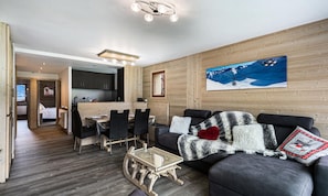 Living area - Completely Renovated Apartment (Courchevel)