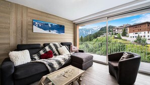 Living area - Completely Renovated Apartment (Courchevel)