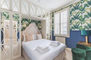 Iron/ironing board, Internet - Stylish Chelsea Escape with Charm (London)