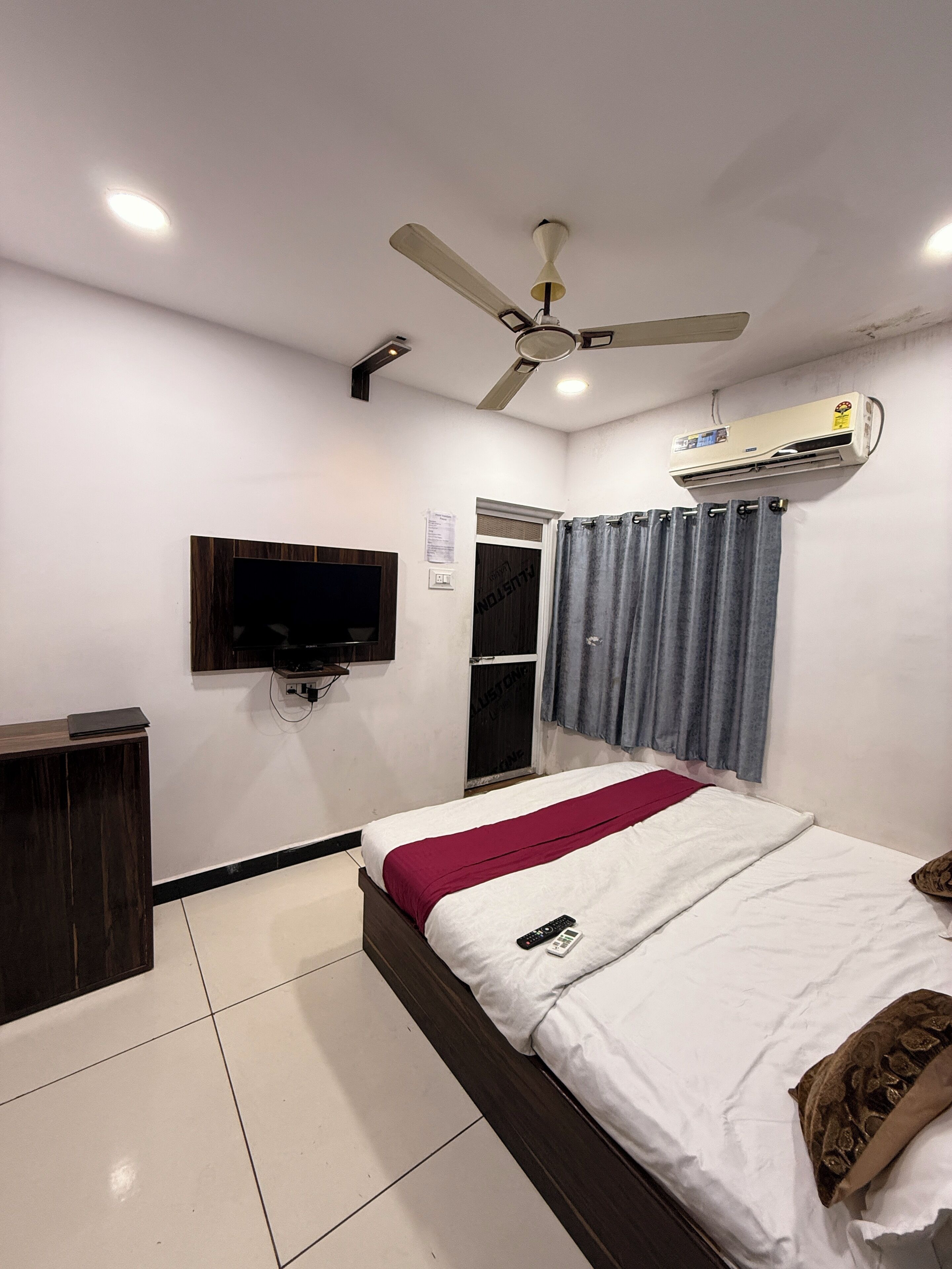 Deluxe Double Room, City View | In-room safe, blackout drapes, soundproofing, iron/ironing board