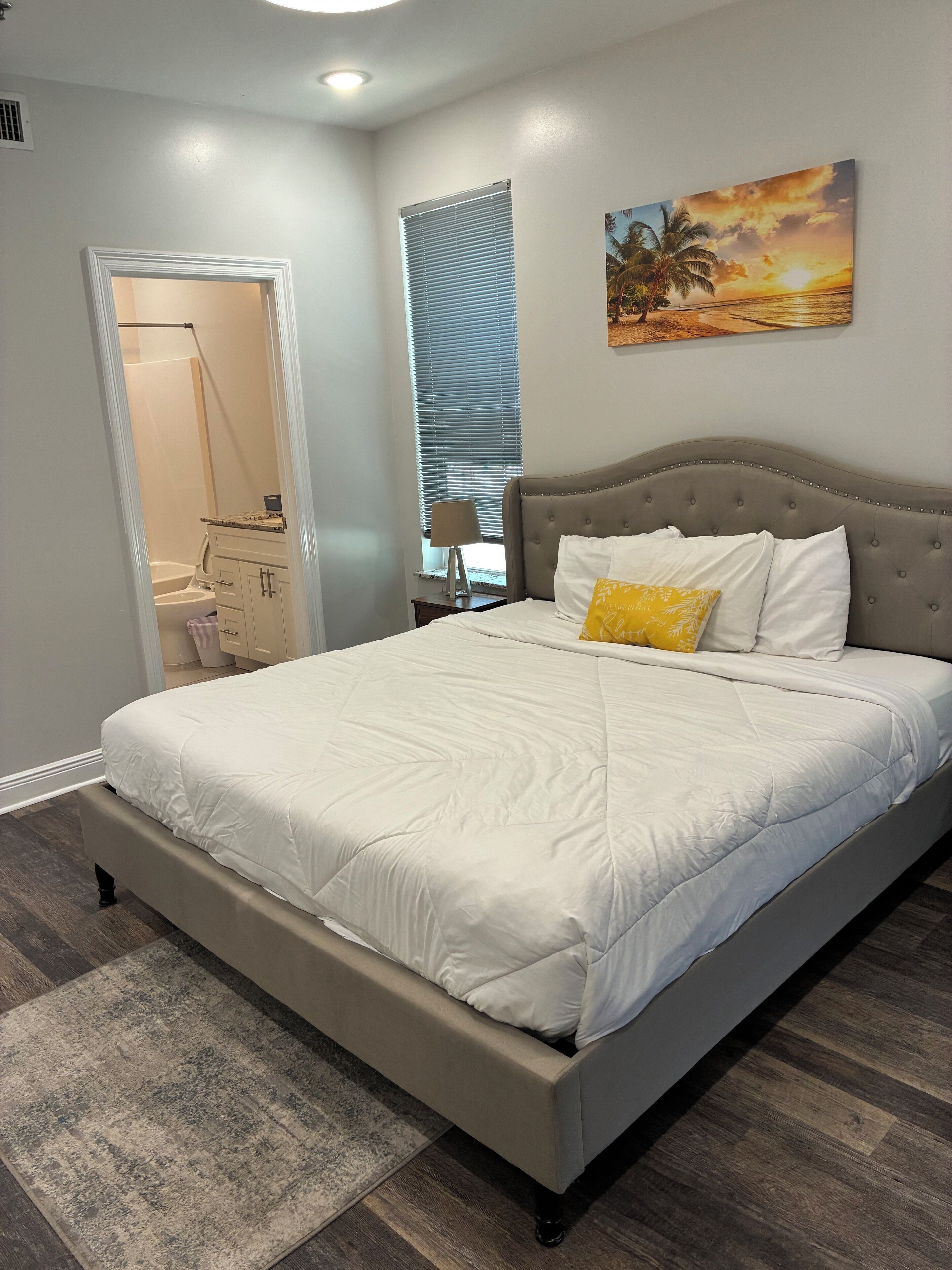 1 dormitorio, tabla de planchar con plancha, wifi y ropa de cama