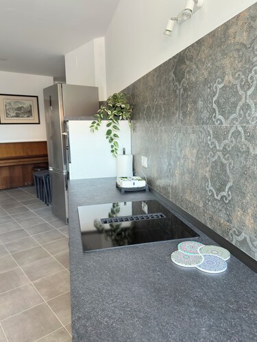 C Room with shared bathroom; Sweet Home Fleming