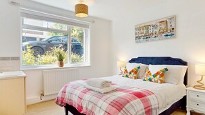 2 makuuhuonetta, silitysrauta/-lauta, vauvan matkasänky, ilmainen Wi-Fi