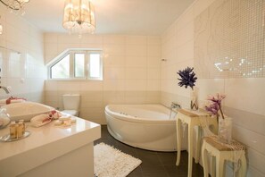 Shower, jetted bath, hair dryer, towels - Amazing Villa Kokalis Resort 2 very close to tennis, golf and water parks. (Γουβες)