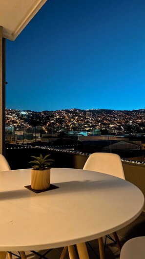 Outdoor dining - Views of Valparaíso 617 (Valparaíso)