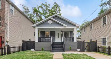 Top level of home near Capitol Hill/RFK sleeps 8