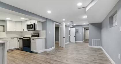 Lower level Private Suite Near Metro sleeps 6