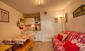 Interior - Located at the Foot of the Slopes in Morillon 1100 (Morillon)