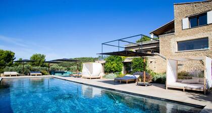 Houses & Villas for 8 People