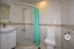 タオル、石鹸、トイレットペーパー