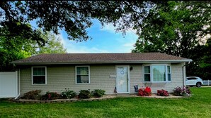 A single-story house with a front yard, a mailbox, and a small garden with flowers. - “It's A Shore Thing” located in beautiful Easton, MD. Close to MD & DE beaches. (Easton)