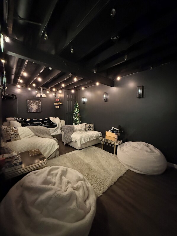 4 bedrooms, WiFi, bed sheets - The Luxe Ledge 4bedroom 4bathroom home with scenic views (Peninsula)