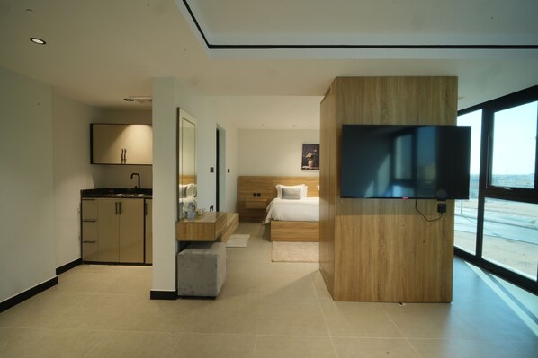 5 bedrooms, iron/ironing board, internet, bed sheets - https://maps.app.goo.gl/RomsAsvupX6iivVM6 (Tabuk)