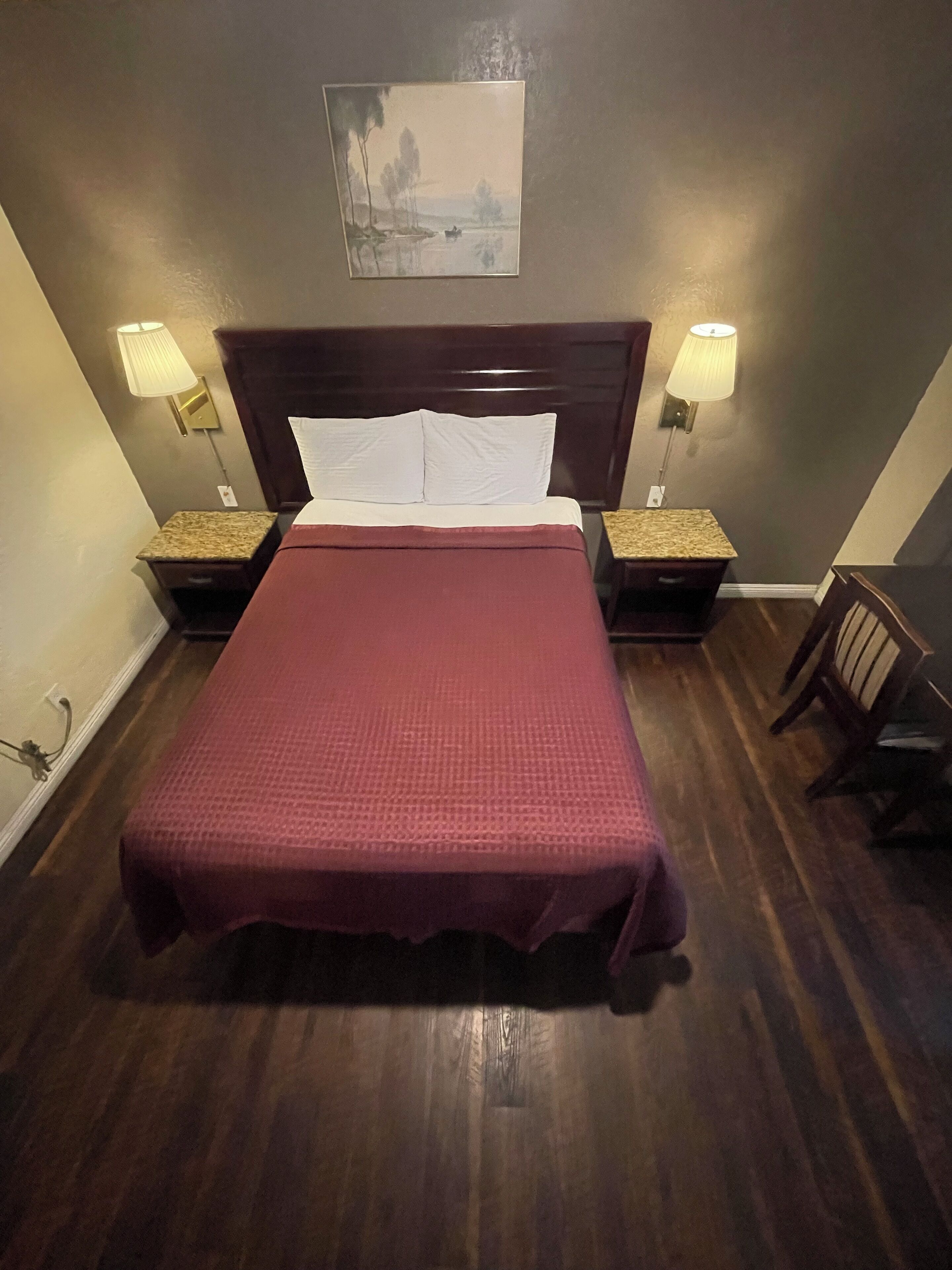 Economy Room, 1 Queen Bed, Non Smoking | Desk, laptop workspace, free WiFi