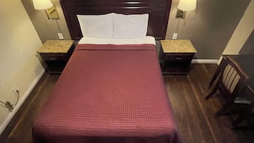 Economy Room, 1 Queen Bed, Non Smoking | Desk, laptop workspace, free WiFi