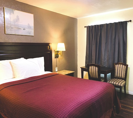 Escritorio, espacio para trabajar con laptop y wifi gratis . Best Motel Los Angeles Sylmar