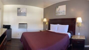 Economy Room, 1 Queen Bed, Non Smoking | Desk, laptop workspace, free WiFi