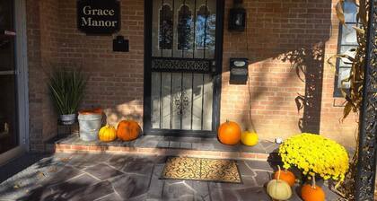 Grace Manor #2-secluded apartment on private estate. I mile to all conveniences.