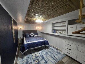 1 bedroom, iron/ironing board, Internet, bed sheets