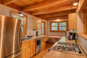 ثلاجة، ميكروويف، فرن، موقد طهي مسطح