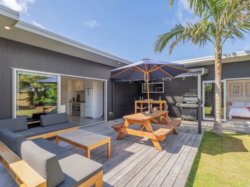 Summer Palms - Tairua Holiday Home