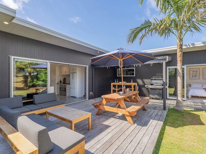 Summer Palms - Tairua Holiday Home