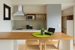 Mini-fridge, microwave, stovetop, cookware/dishes/utensils - Panorama Aparts Chalten (El Chalten)