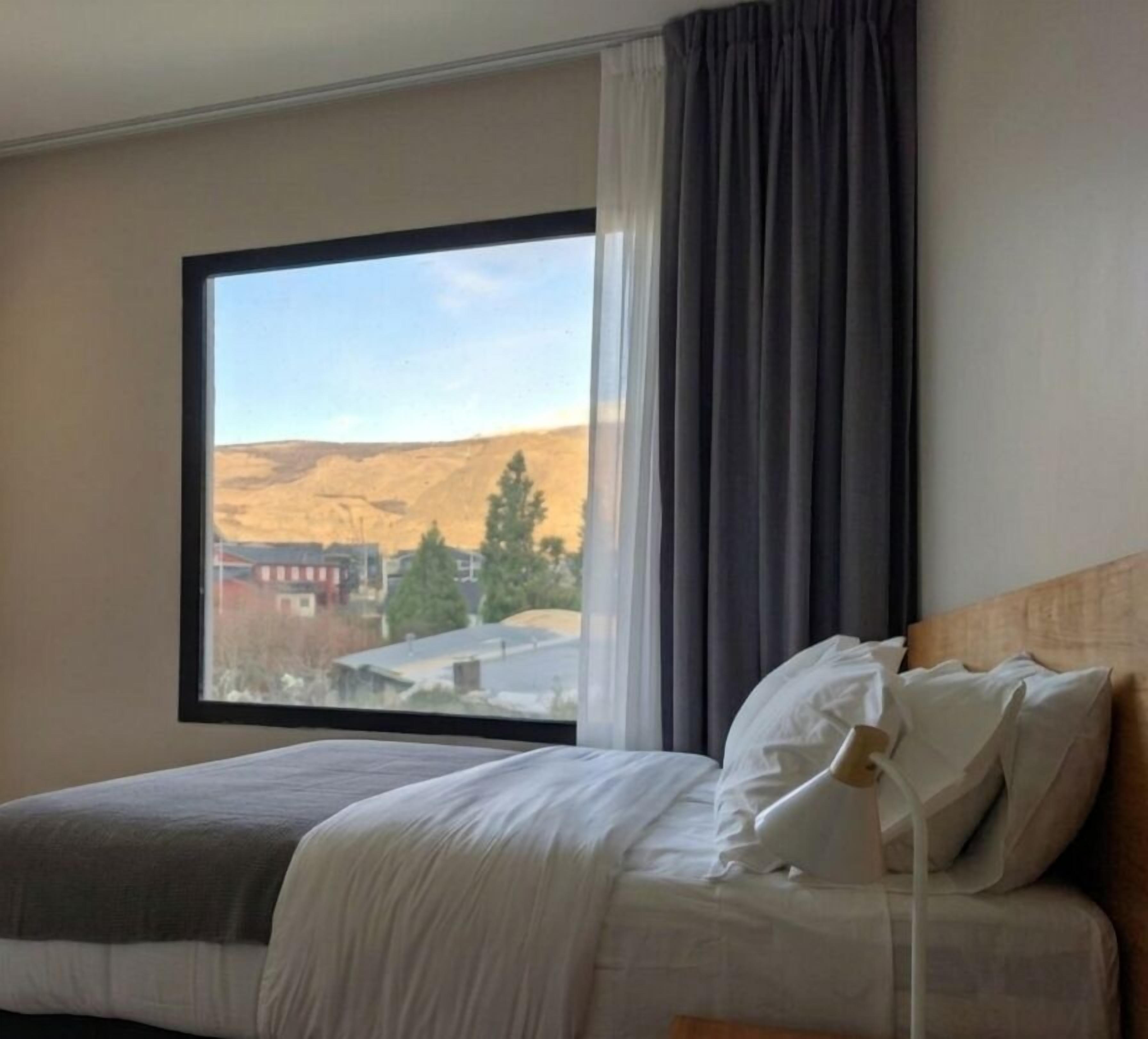 Premium Apartment, Mountain View | Premium bedding, laptop workspace, free WiFi, bed sheets