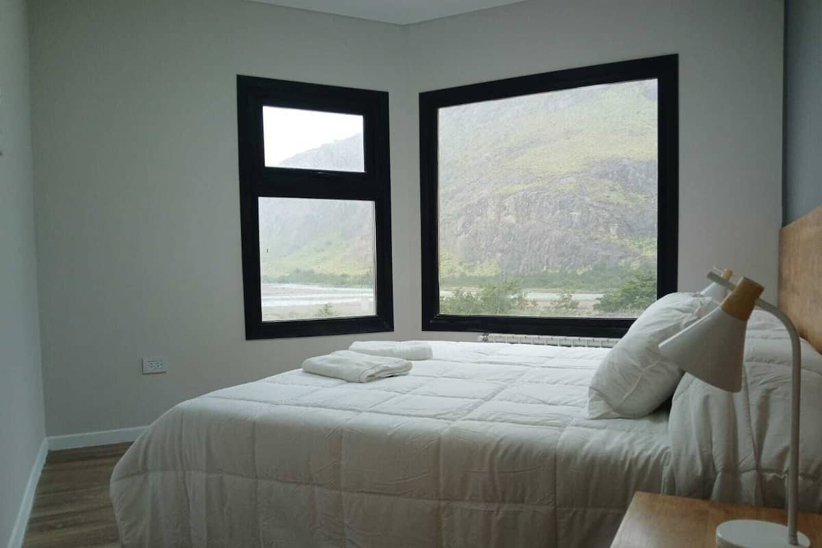 Premium Apartment, Mountain View | Laptop workspace, free WiFi