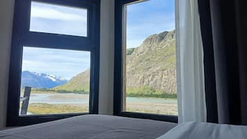 Premium Apartment, Mountain View | Premium bedding, laptop workspace, free WiFi, bed sheets