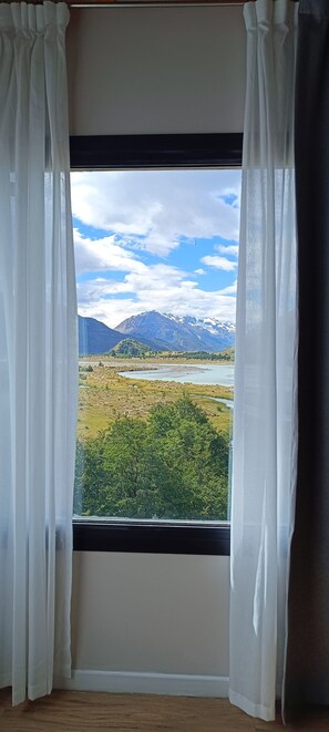 Premium Apartment, Mountain View | Premium bedding, laptop workspace, free WiFi, bed sheets - Panorama Aparts Chalten (El Chalten)