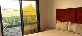 Le Refuge de Vittel-A breathtaking view of the forest, central heating