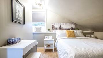 2 bedrooms, desk, iron/ironing board, WiFi