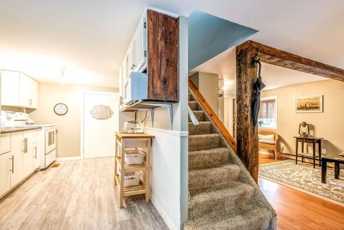 The Cabin - Cottage Vibes & Close to the Action