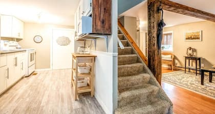 The Cabin - Cottage Vibes & Close to the Action